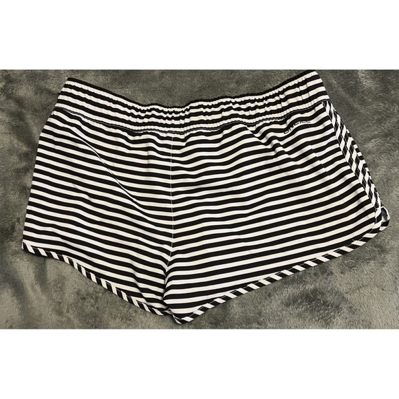 Medium Oneill Laney 2" Printed Stretch Boards Short, Black/White - Picture 8 of 8